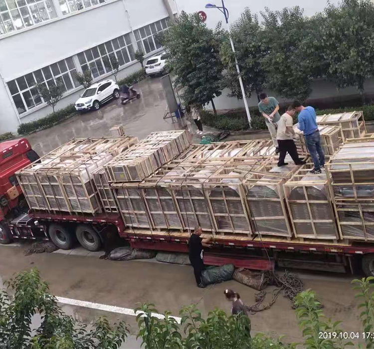 许昌智工15台中型电磁炒货机和15台振动筛装车中，17米专车发往西藏！