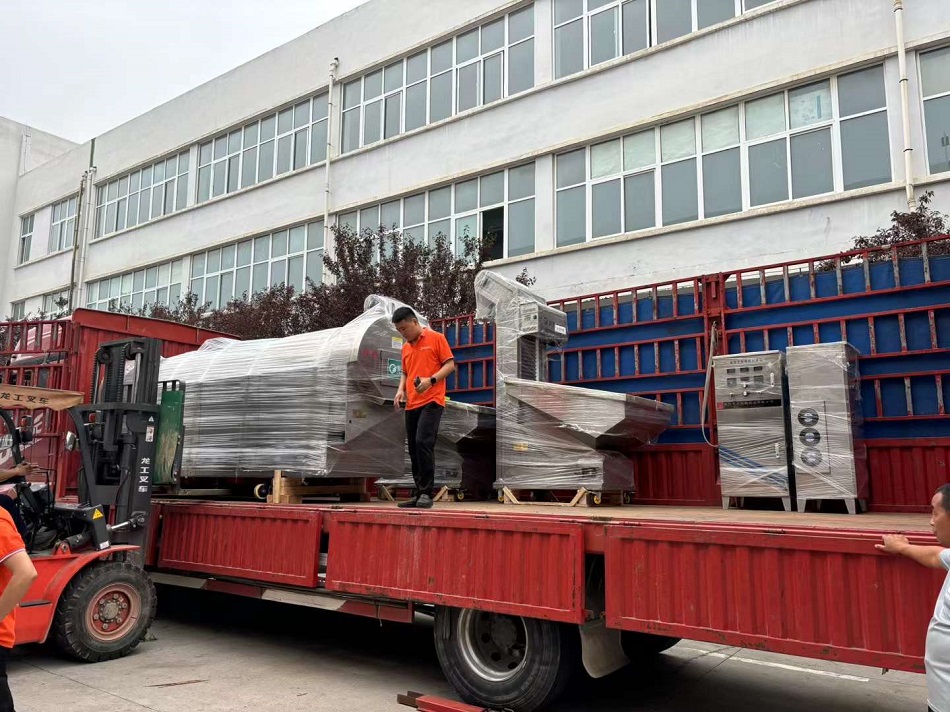 安徽亳州客户订购的两米和四米电磁流水线炒货设备发货