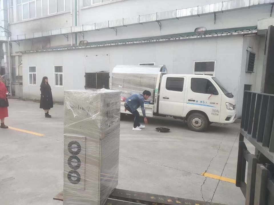 商丘客户来场考察现场签订购机合同 直接装车拉走