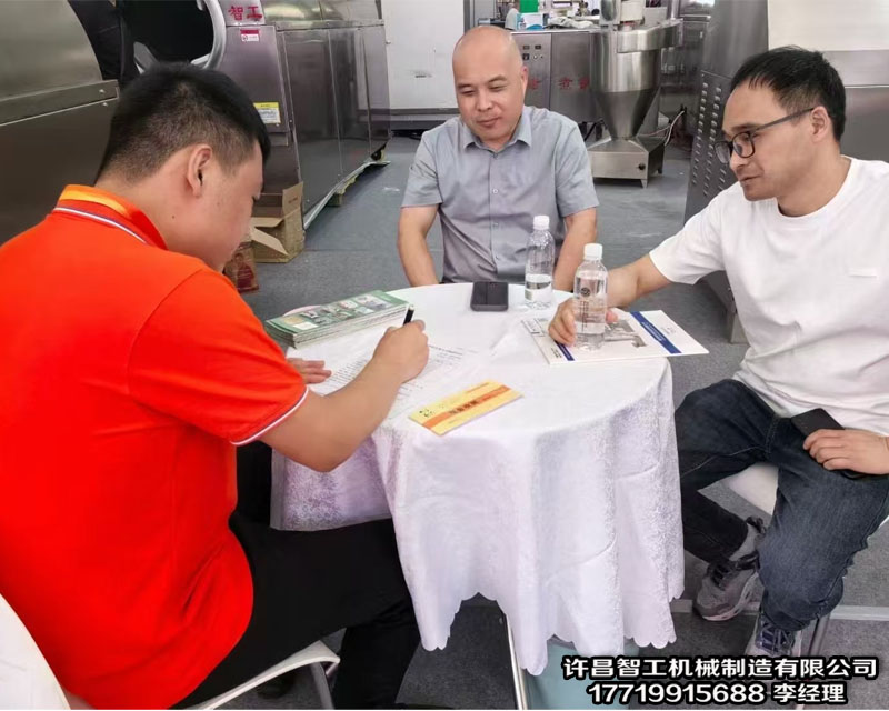 漯河食博会现场捷报 客户现场签单9-16型电磁炒货机一台